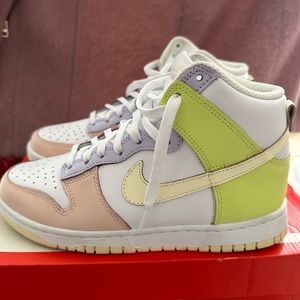 Women’s Nike High-top dunk “Lemon Twist”
